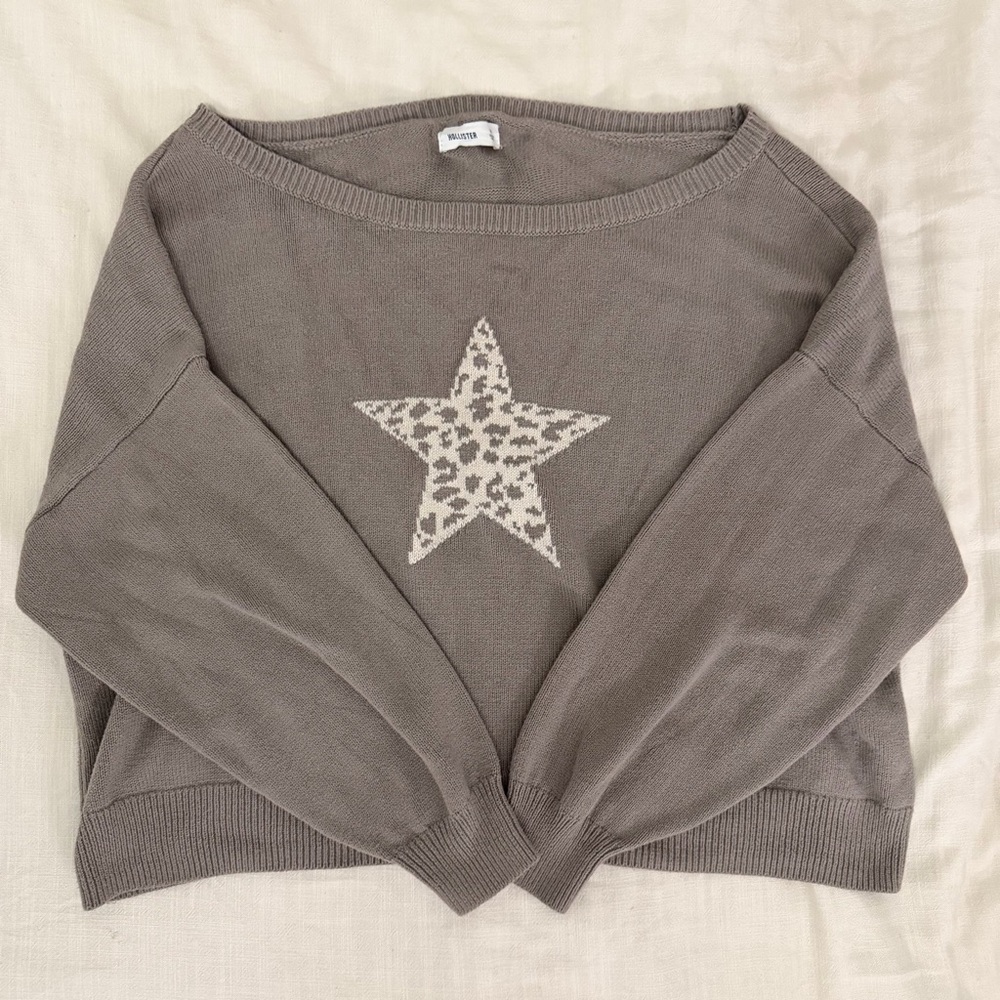 Hollister Gray Off-the-Shoulder Sweater with Leopard Star